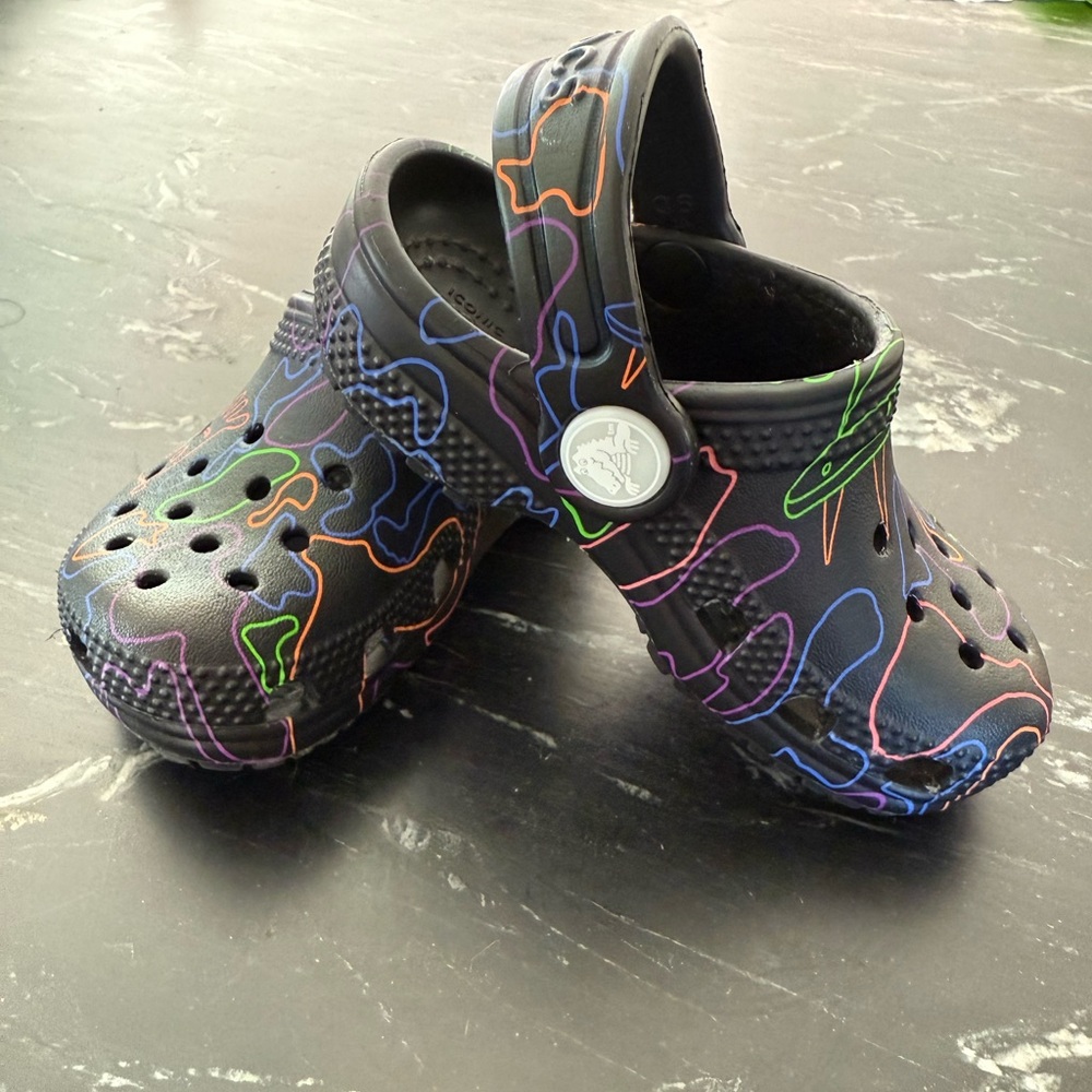 Kids CROCS Alien UFO Design, Size C6 new and never worn!